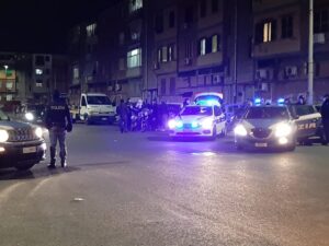 Minacciano imprenditore per ottenere il versamento di somme di denaro per l’aggiudicazione all’asta di due immobili: 3 arresti