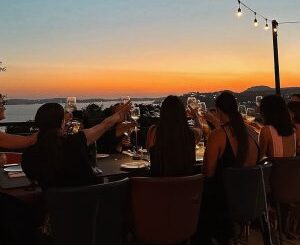 Riserva Rooftop, a Posillipo il Ferragosto è rigorosamente in bianco