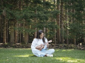 Elena Ventura e il potere dell’ukulele: con “Inevitabile” racconta la forza di andare avanti