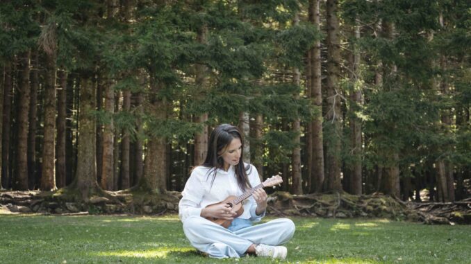 Elena Ventura e il potere dell’ukulele: con “Inevitabile” racconta la forza di andare avanti