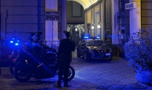 Chiaia, stretta dei Carabinieri sulla movida: controlli, sequestri e denunce