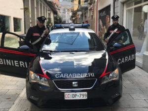 Vìola divieto di avvicinamento alla ex: la figlia chiama il 112, arrestato