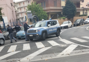 Pomigliano d’Arco, inseguimento nella notte: la polizia arresta tre ladri d’auto