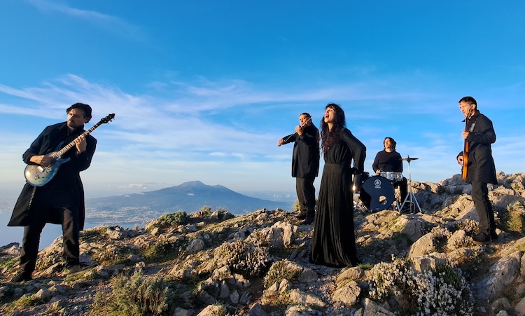 Nuovo videoclip e singolo per i Corde Oblique, “The Nightingale and the Rose” è un brano ispirato alla fiaba omonima di Oscar Wilde