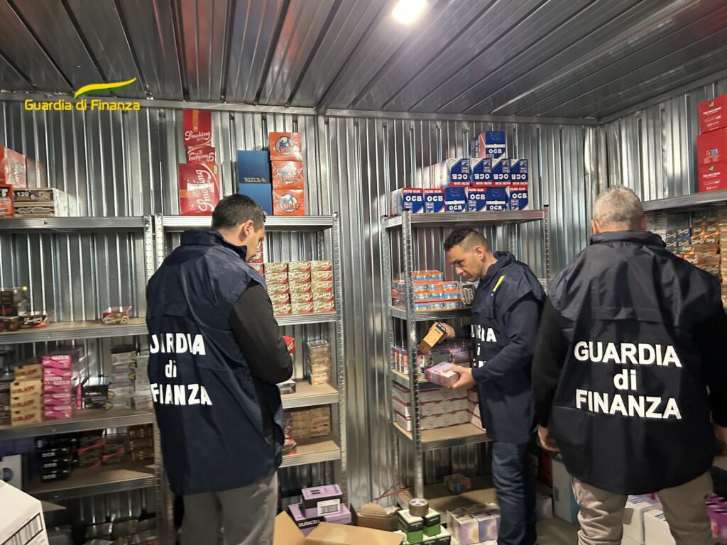 Contrabbando di prodotti da fumo: sequestrati oltre 16 milioni di articoli a Lucca