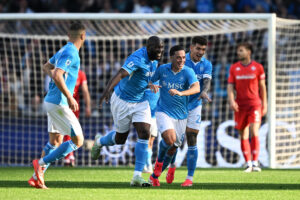 Il Napoli non molla l’Inter: batte la Fiorentina 2 1 ed è sempre lì a giocarsi il titolo