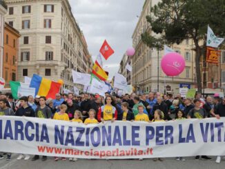 Aborto, il governo vuole i Pro vita nei consultori. Ira delle opposizioni