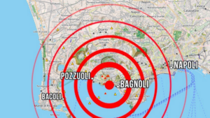 Terremoto a Napoli: all’1.25 scossa 4.4, poi un interminabile sciame sismico. Crollato un solaio a Bagnoli