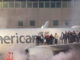 Paura a Denver: aereo dell’American Airlines prende fuoco, passeggeri evacuati