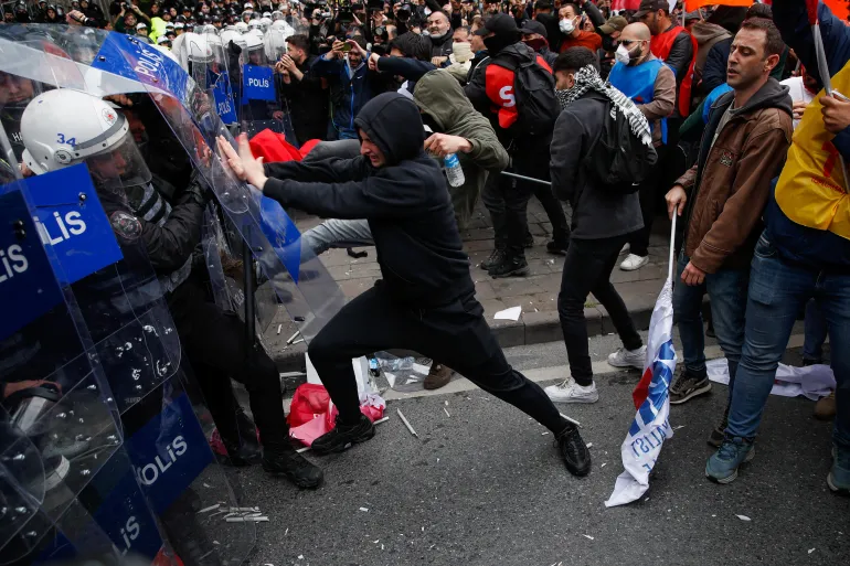 Istanbul, tensione e scontri dopo l’arresto del sindaco Imamoglu: «È un golpe»